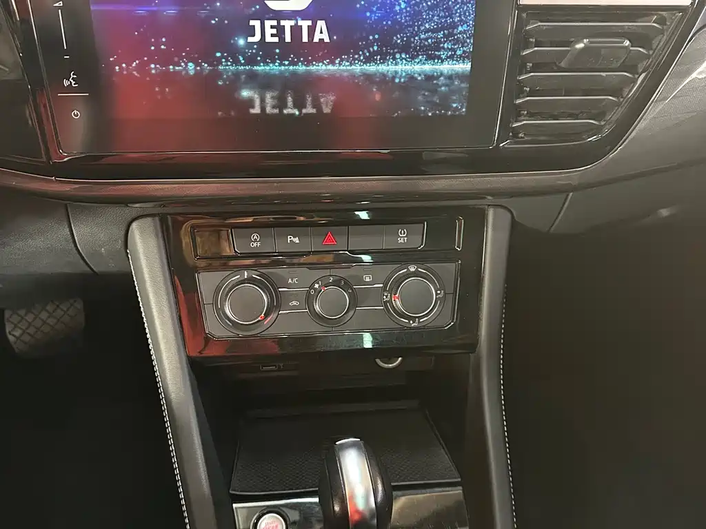 JETTA VS7