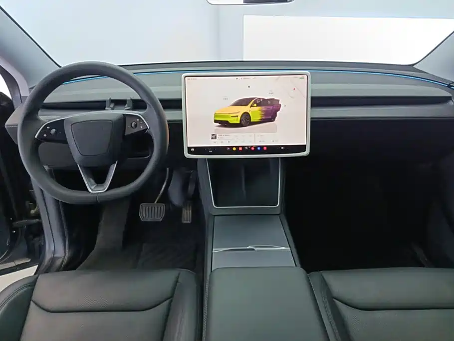 Tesla Model Y — миниатюра 12