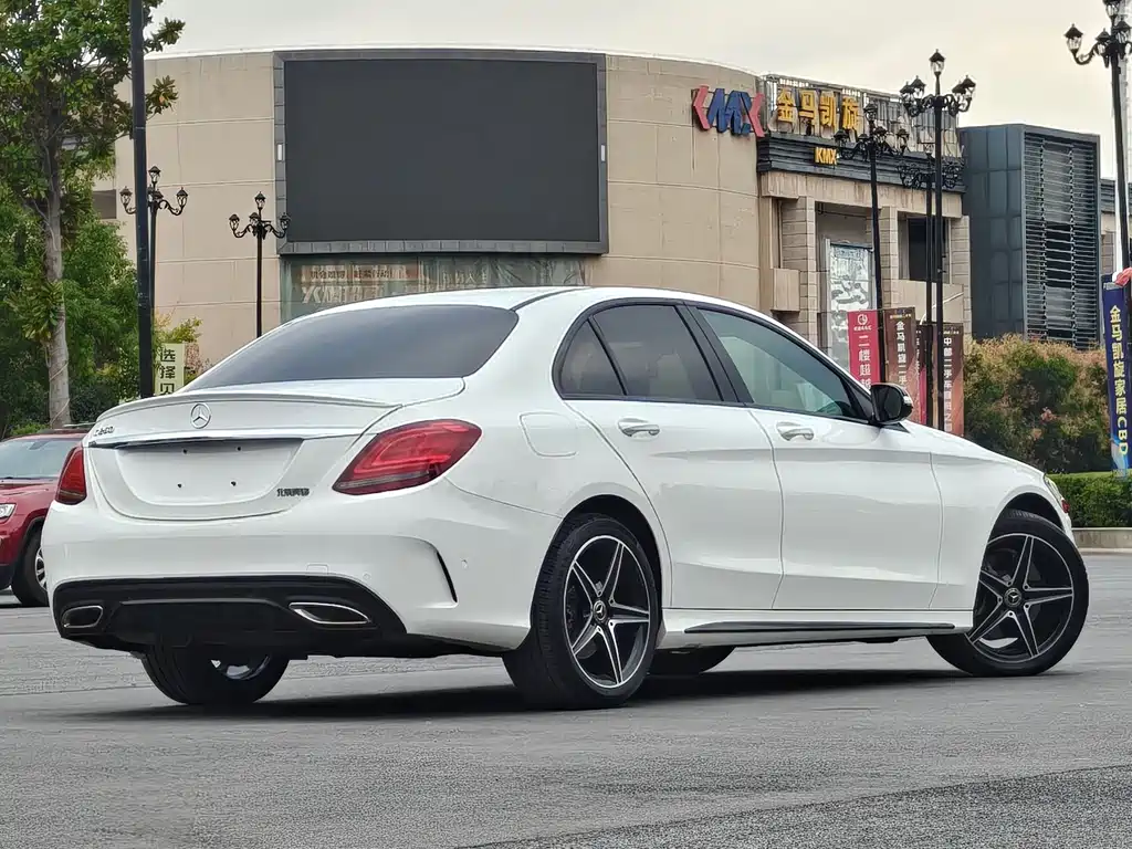 Mercedes-Benz C-Class — миниатюра 6