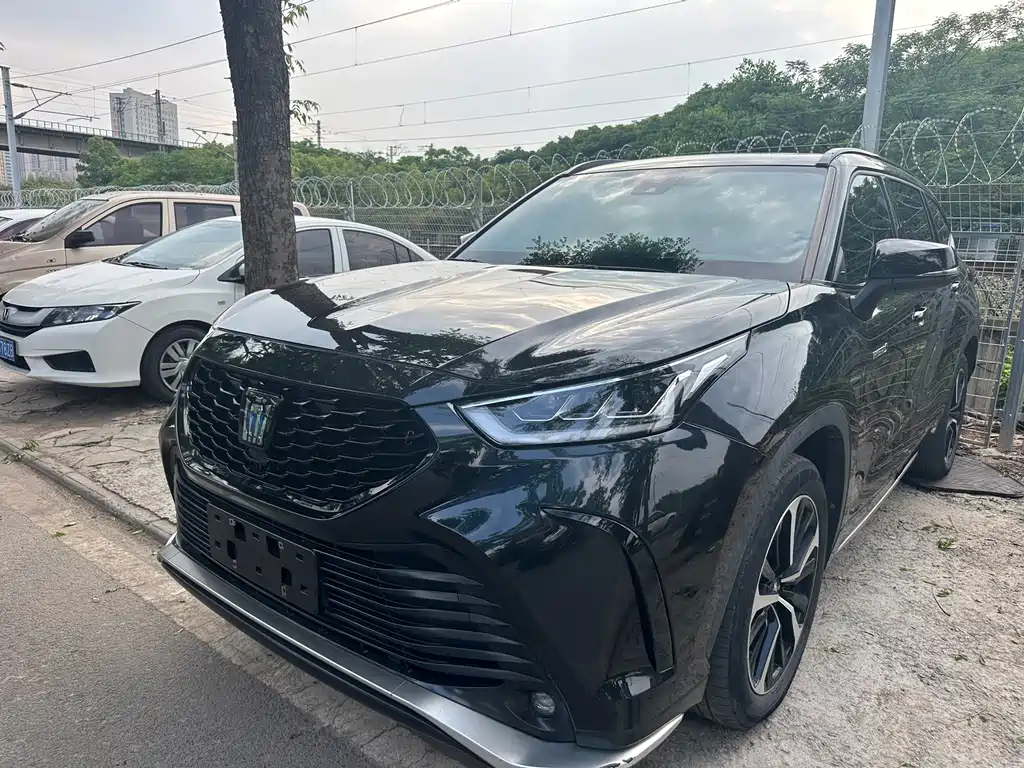 Toyota Crown Kluger 2022