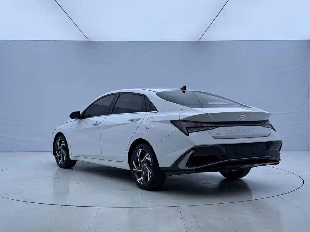 Hyundai Elantra — миниатюра 6