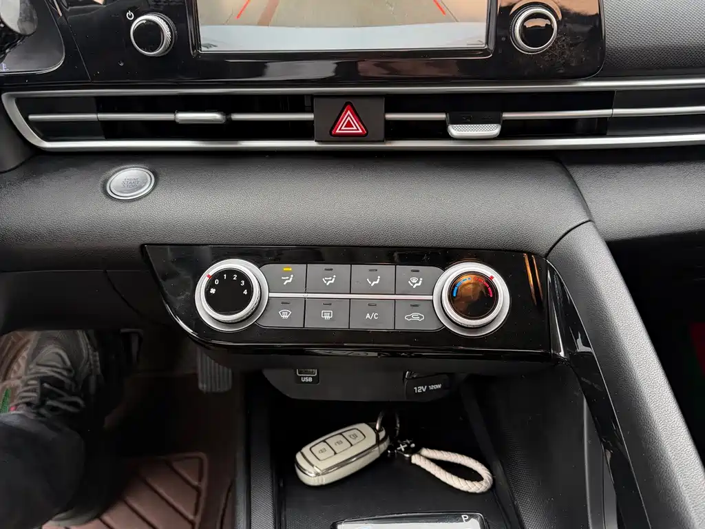 Hyundai Elantra — миниатюра 11