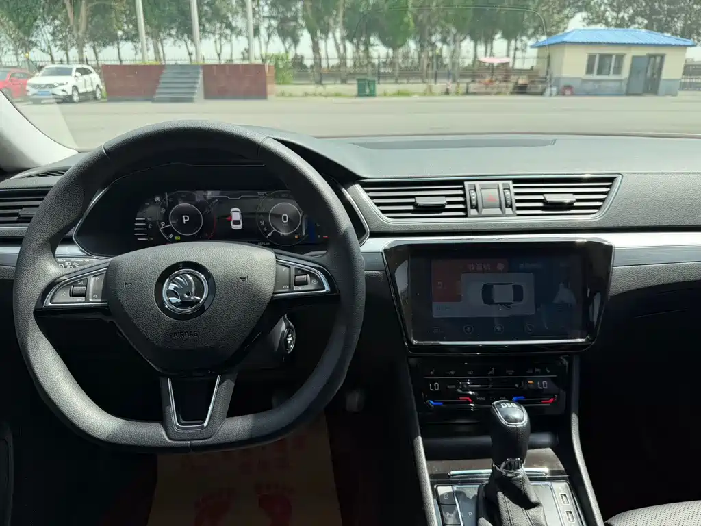 Skoda Superb — миниатюра 13