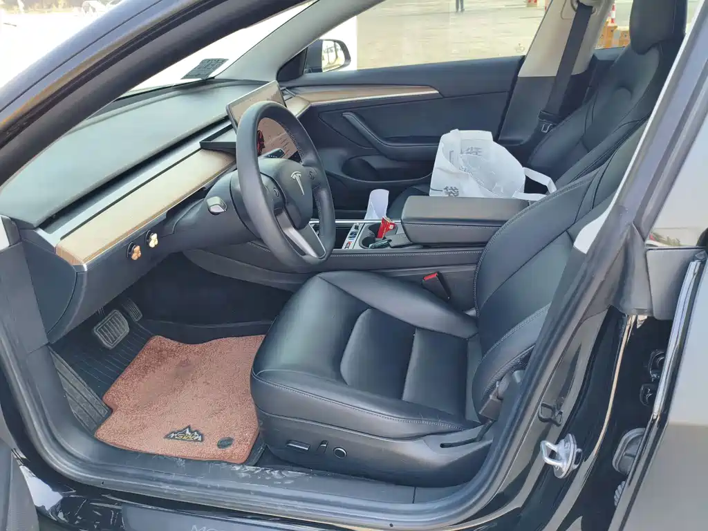 Tesla Model 3 — миниатюра 5