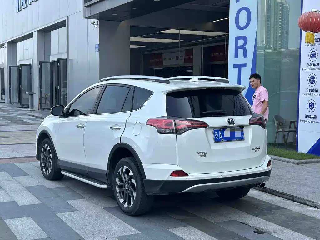 Toyota RAV4 — миниатюра 4