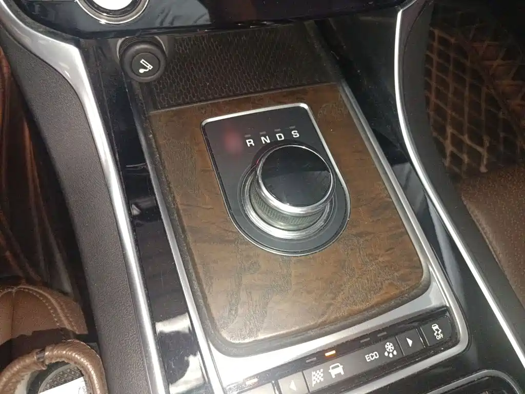 Jaguar XFL — миниатюра 7