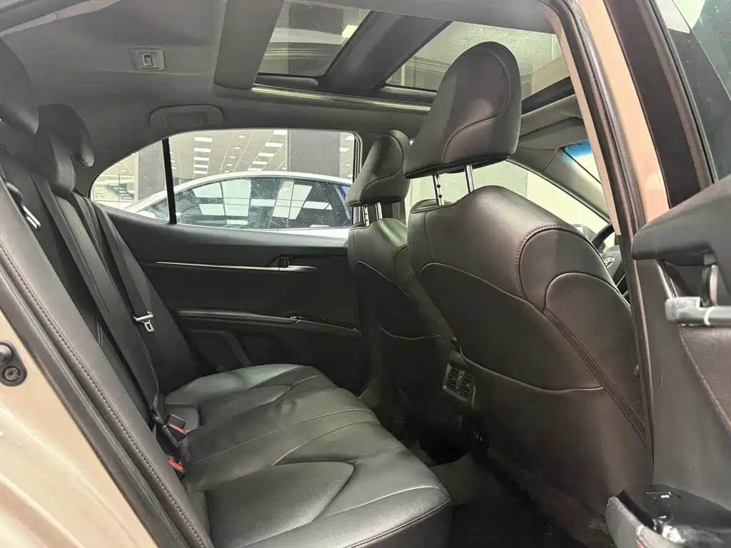 Toyota Camry — миниатюра 15