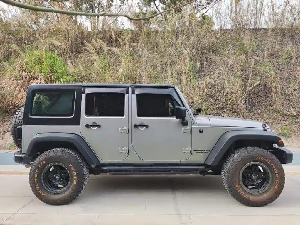 Jeep Wrangler — миниатюра 10