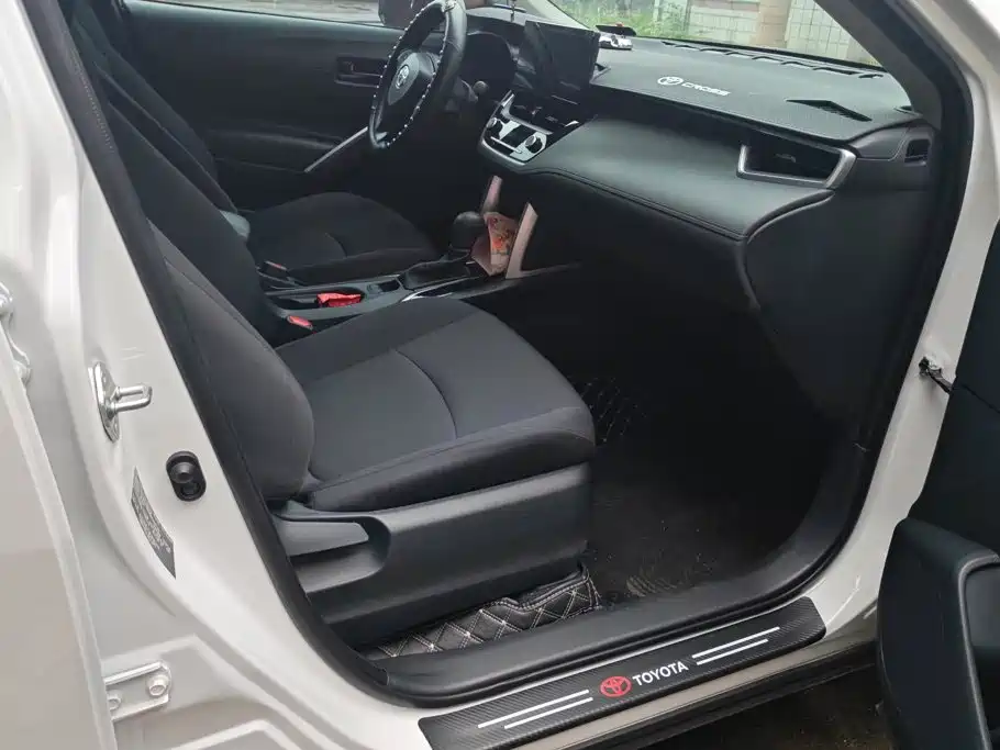 Toyota Corolla Cross — миниатюра 8
