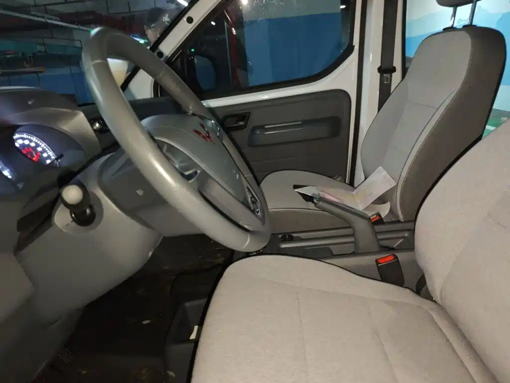 Wuling Yangguang — миниатюра 11