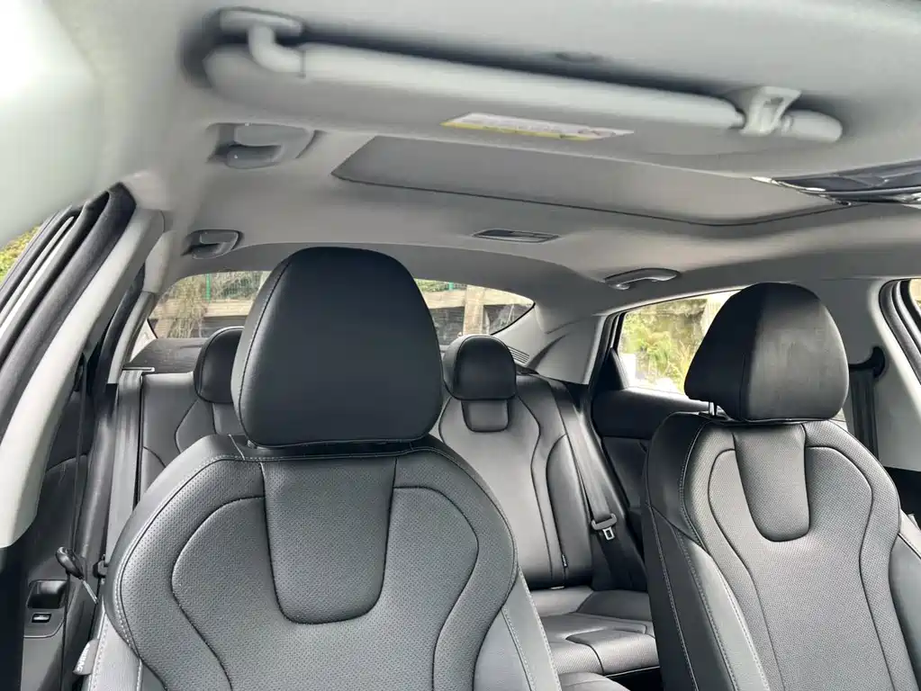 Hyundai Elantra — миниатюра 11