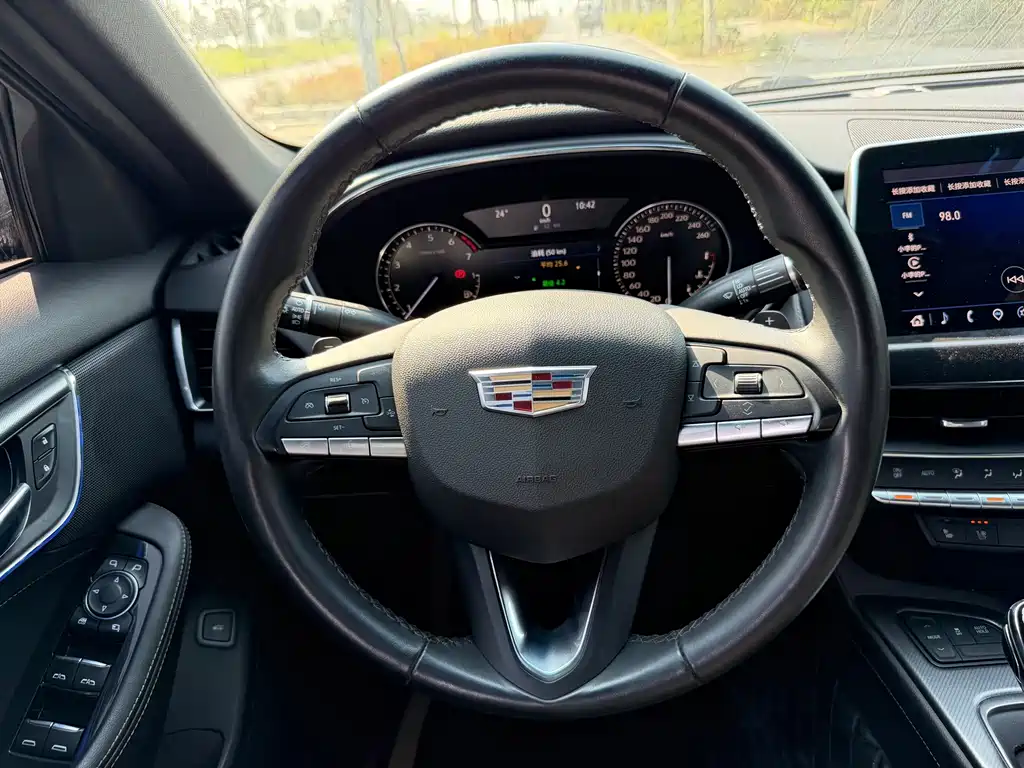 Cadillac CT5 — миниатюра 12