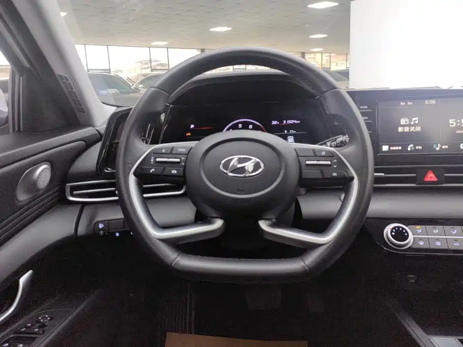 Hyundai Elantra — миниатюра 15