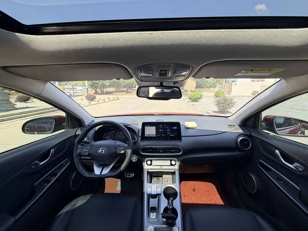 Hyundai Kona Electric — миниатюра 10