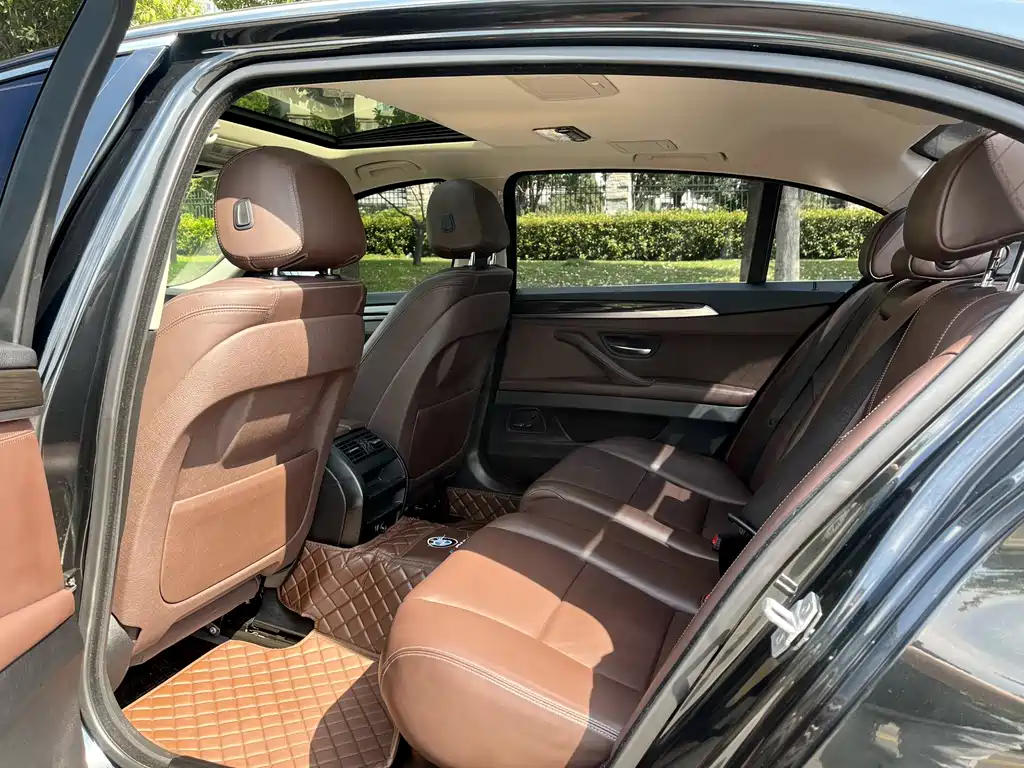 BMW 5 Series — миниатюра 9