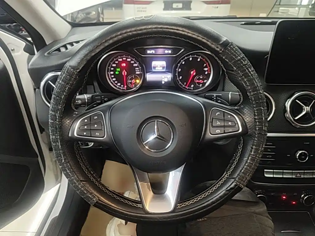 Mercedes-Benz GLA — миниатюра 11