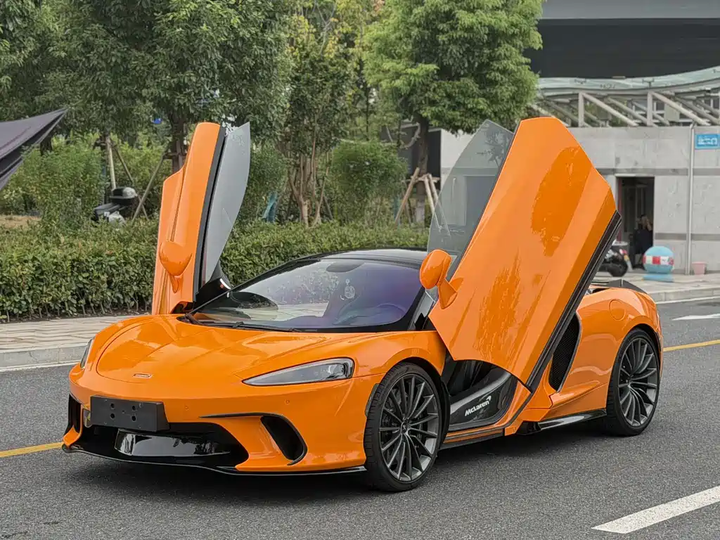 McLaren GT