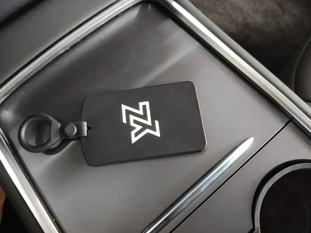 Tesla Model Y — миниатюра 9