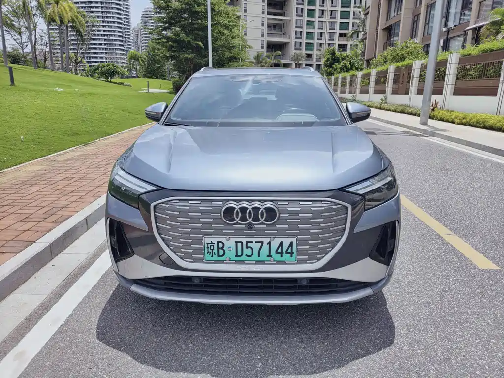 Audi Q4 e-tron — миниатюра 2