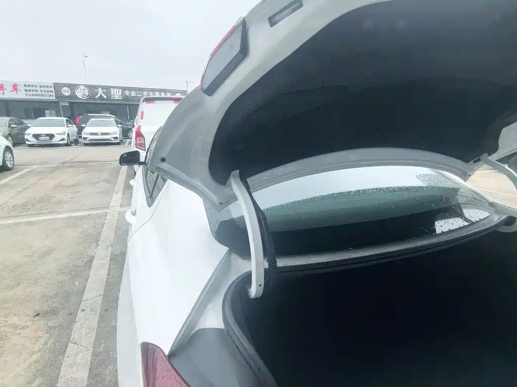 Chevrolet Cruze — миниатюра 23