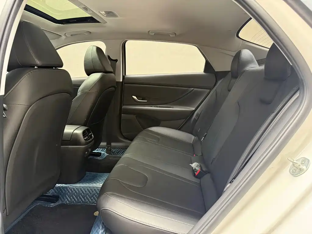 Hyundai Elantra — миниатюра 10