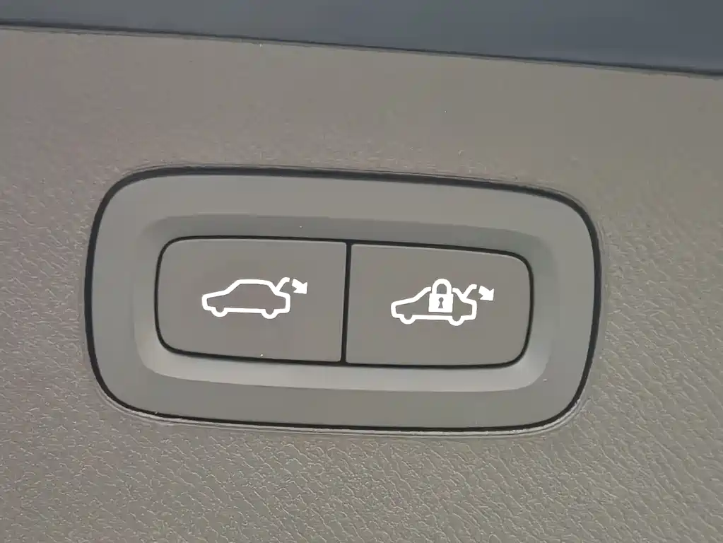 VOLVO XC90 PLUG IN HYBRID