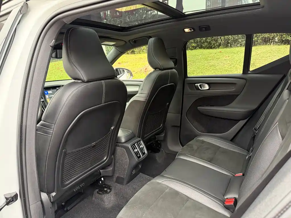 Volvo XC40 — миниатюра 11