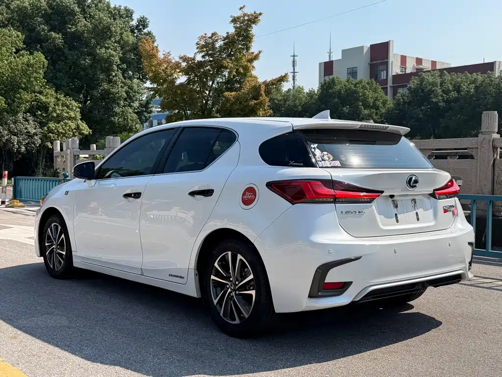 Lexus CT — миниатюра 18