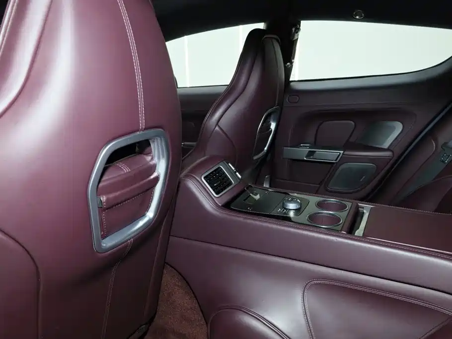 Aston Martin Rapide — миниатюра 10