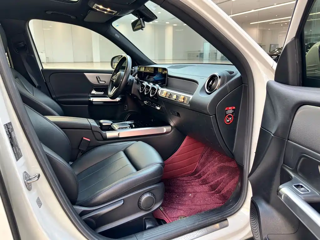 Mercedes-Benz GLB — миниатюра 11