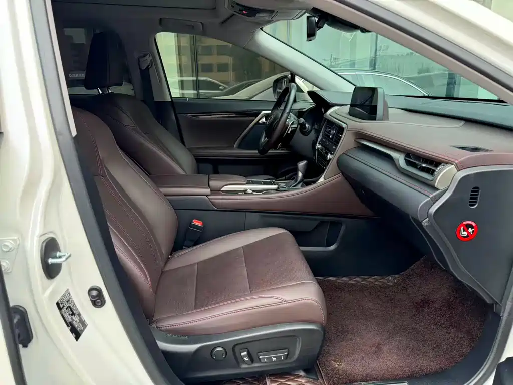 Lexus RX - фото 7