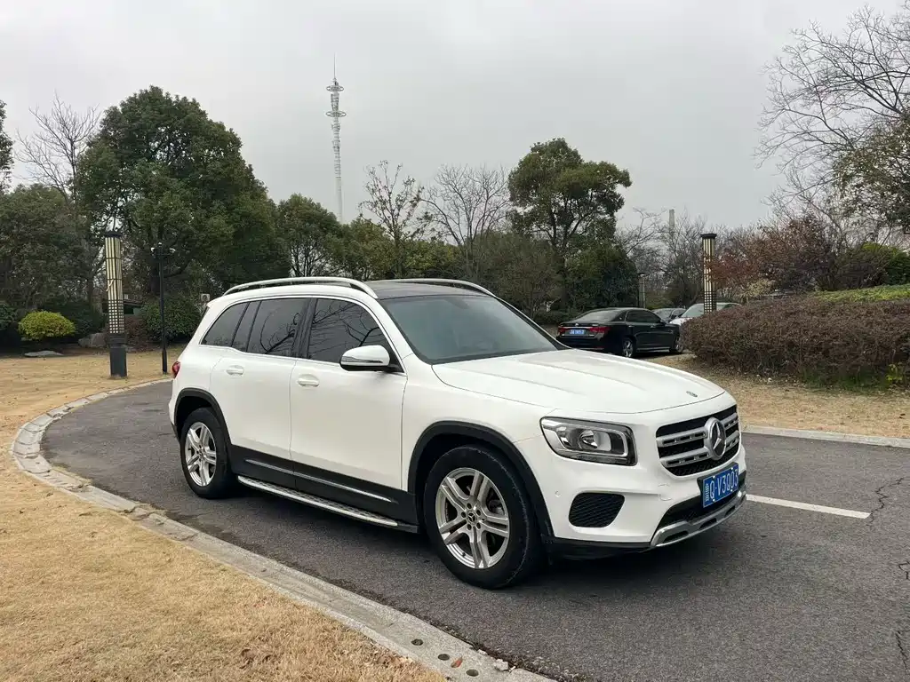 MERCEDES-BENZ GLB