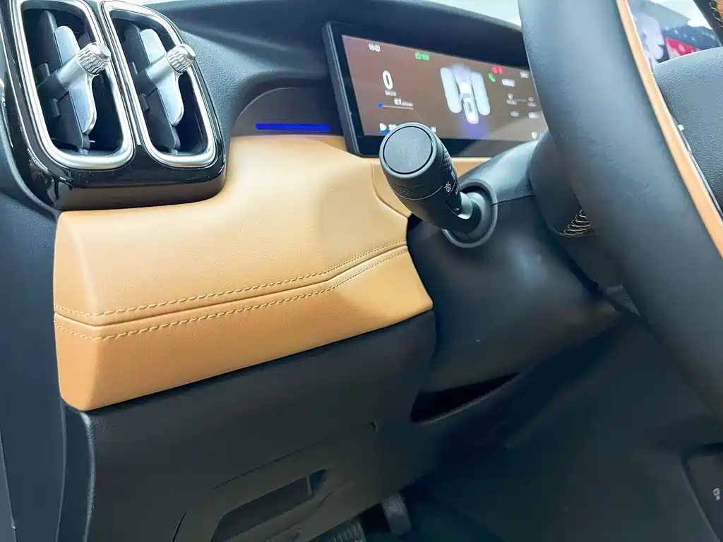 Geely Boyue L — миниатюра 11