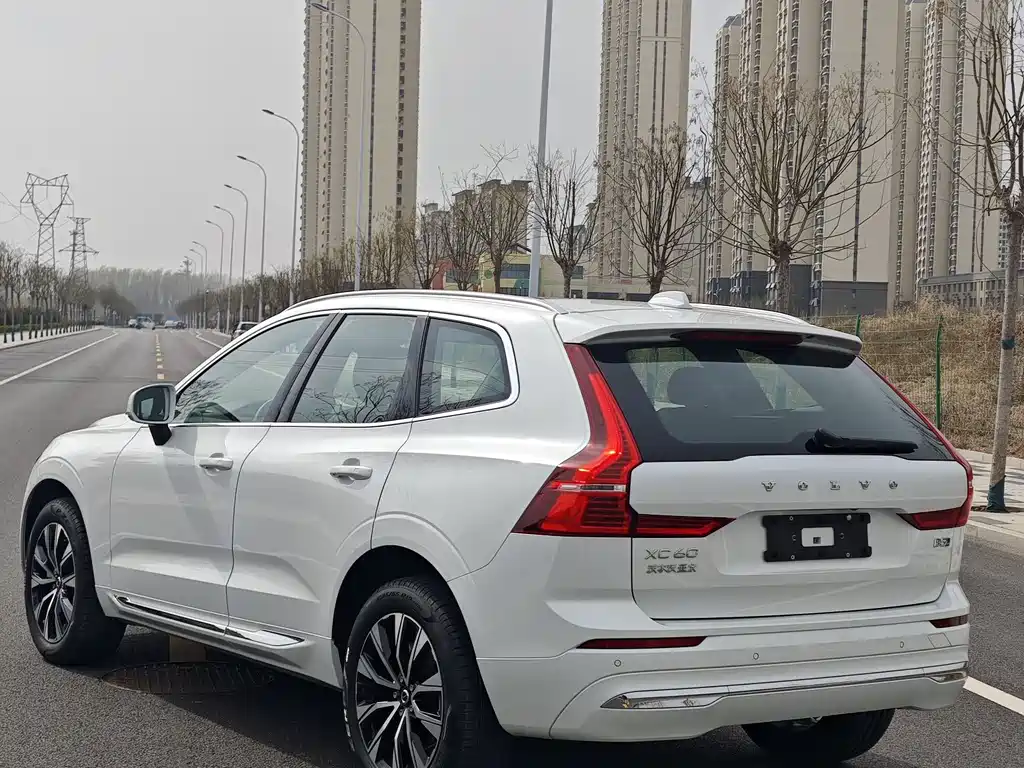 Volvo XC60 2025 B5 Luxury