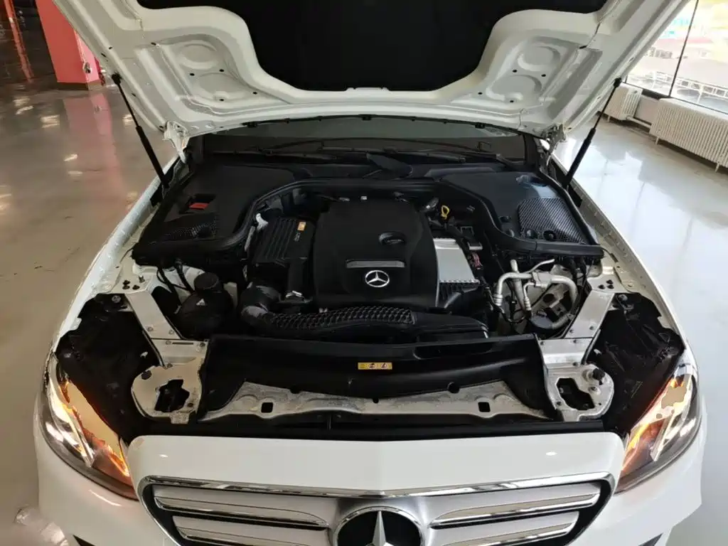 Mercedes-Benz E-Class — миниатюра 20