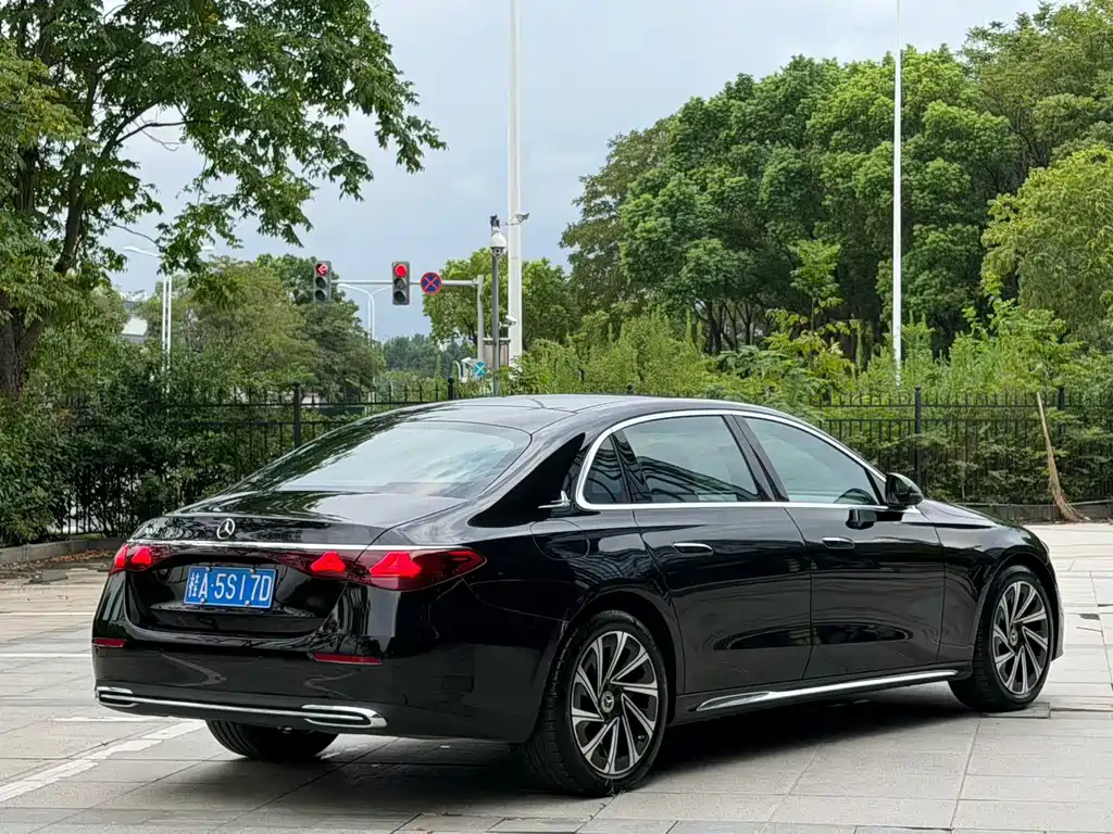 Mercedes-Benz E-Class — миниатюра 5