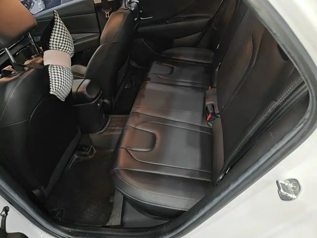 Hyundai Elantra — миниатюра 17