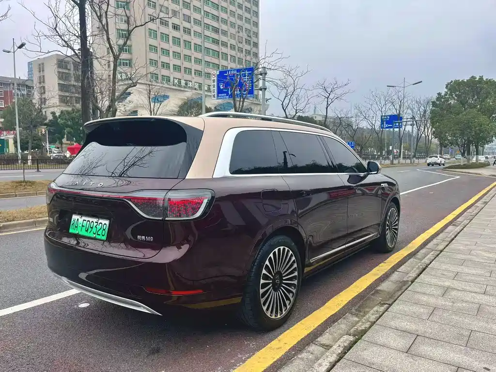 AITO ASK THE WORLD M9