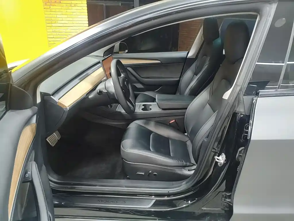 Tesla Model 3 — миниатюра 9