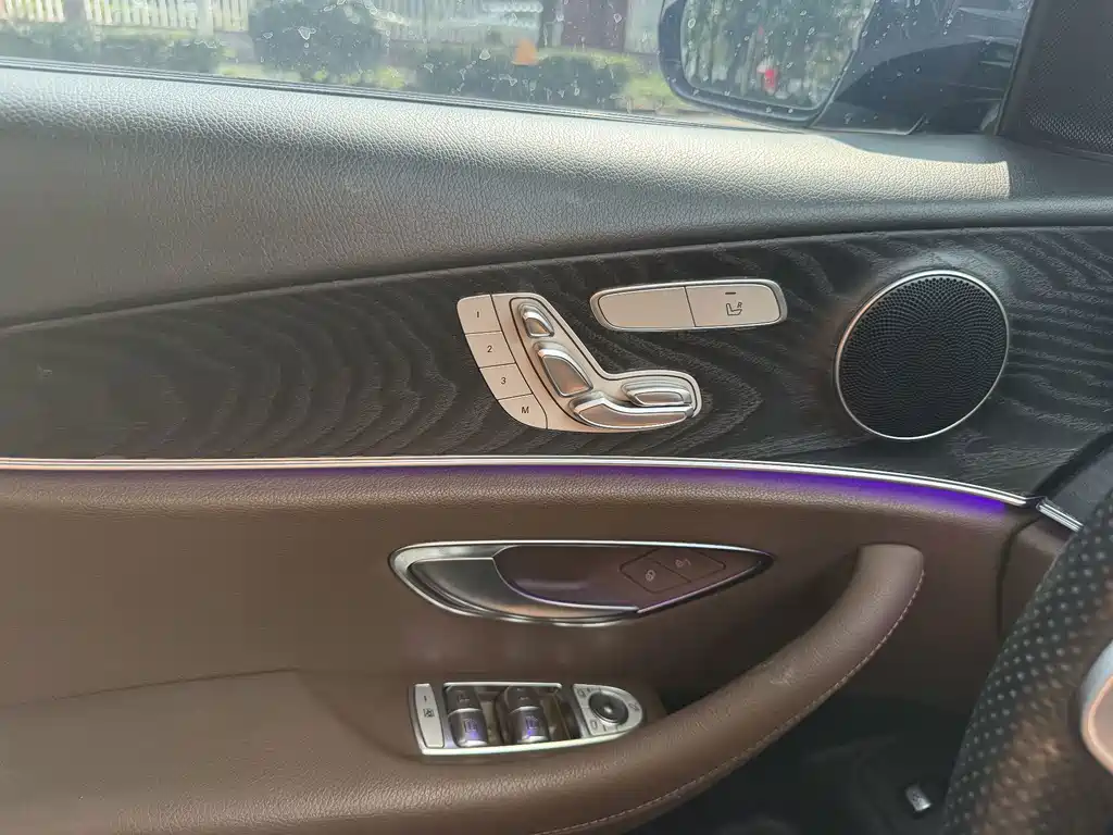 Mercedes-Benz E-Class (Import) — миниатюра 4