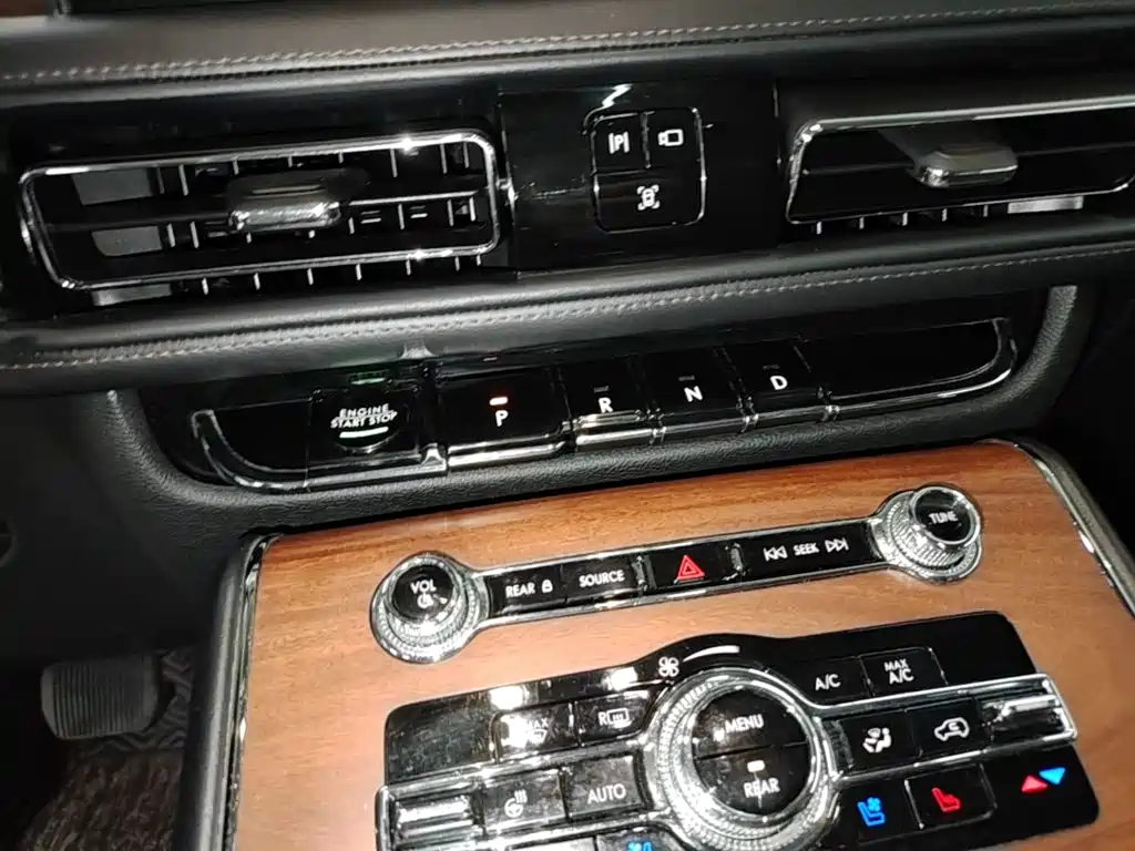 Lincoln Aviator — миниатюра 14