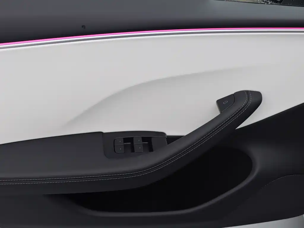 Tesla Model 3 — миниатюра 11