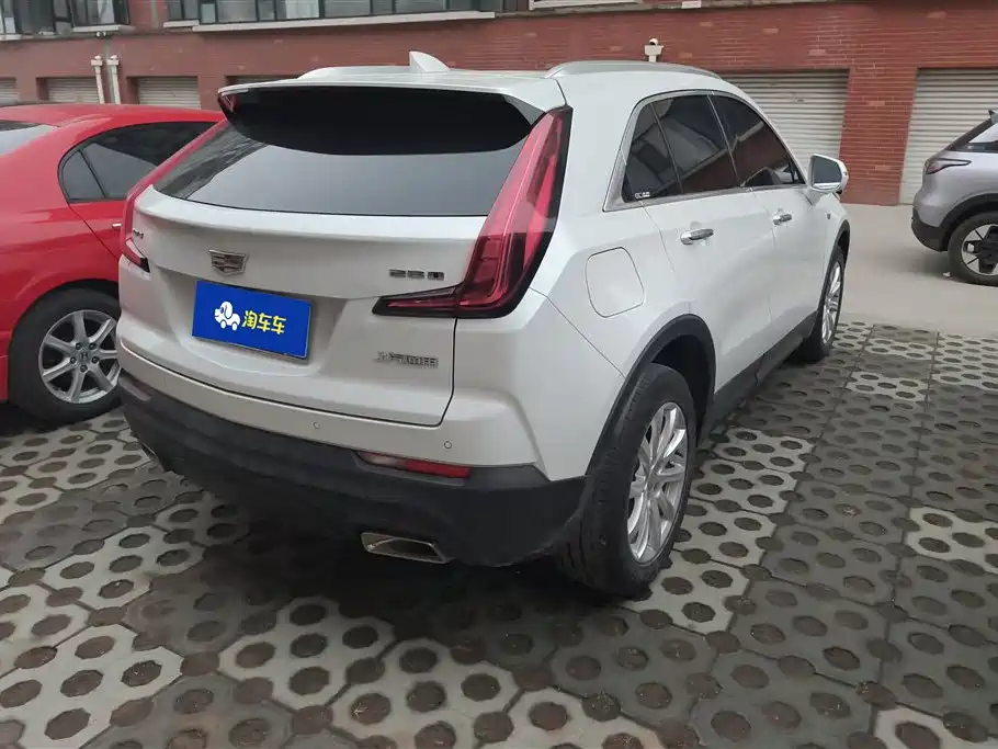 CADILLAC XT4