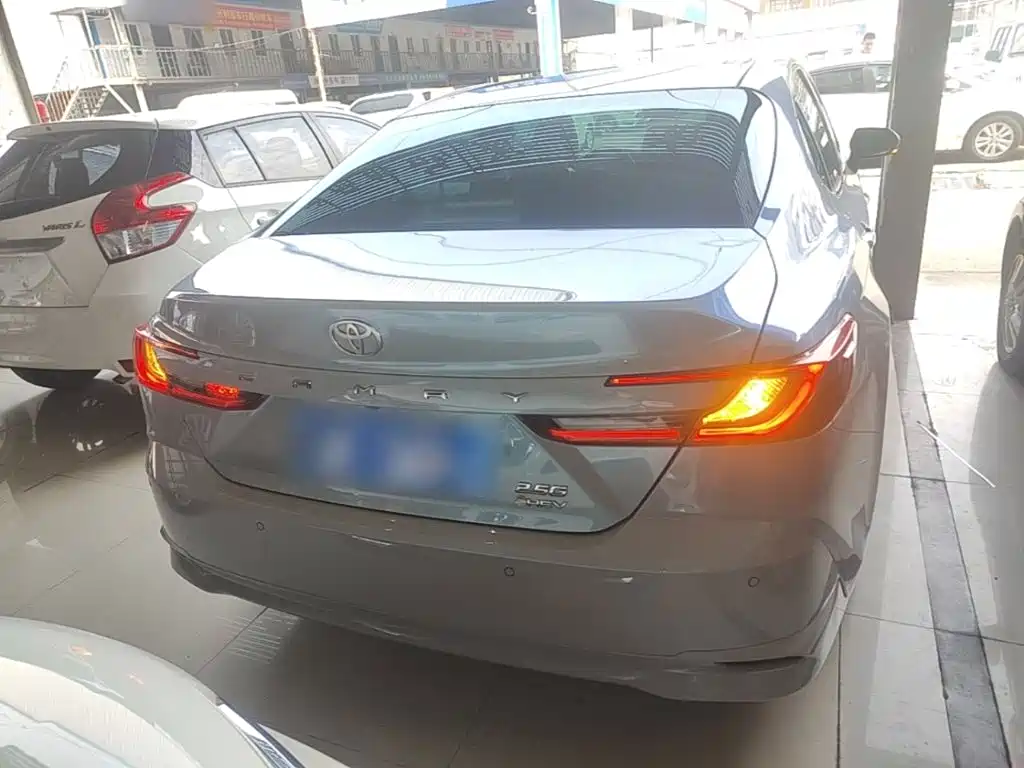Toyota Camry — миниатюра 6