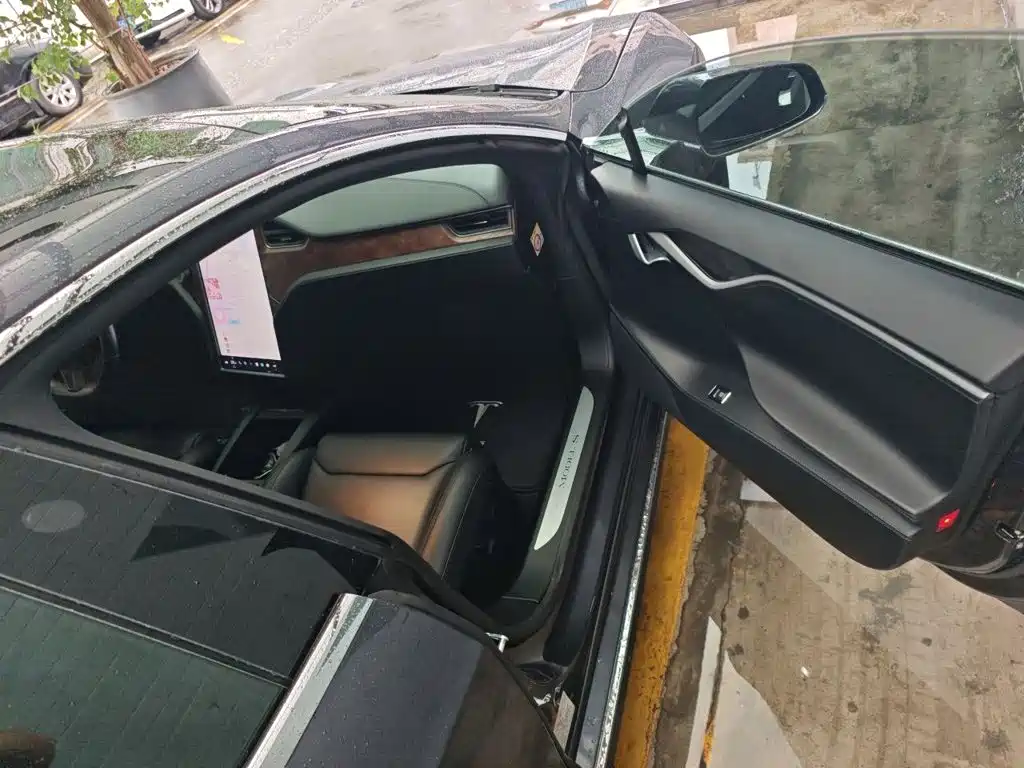 Tesla Model S — миниатюра 20