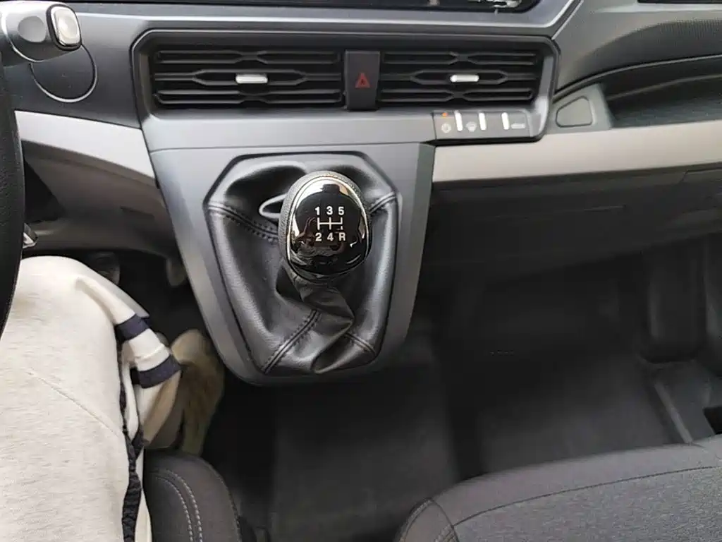 Ford Transit — миниатюра 14