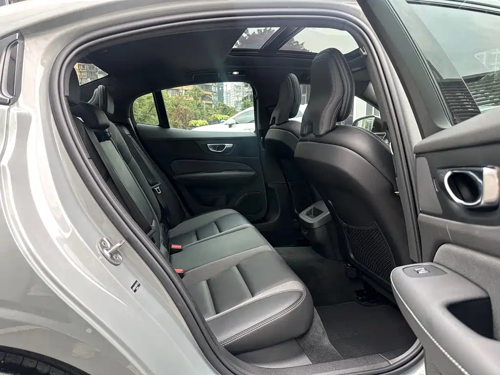 Volvo S60 — миниатюра 18