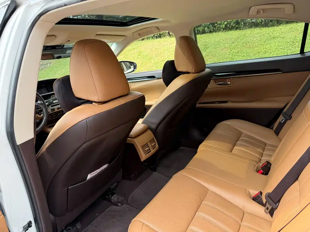 Lexus ES — миниатюра 11