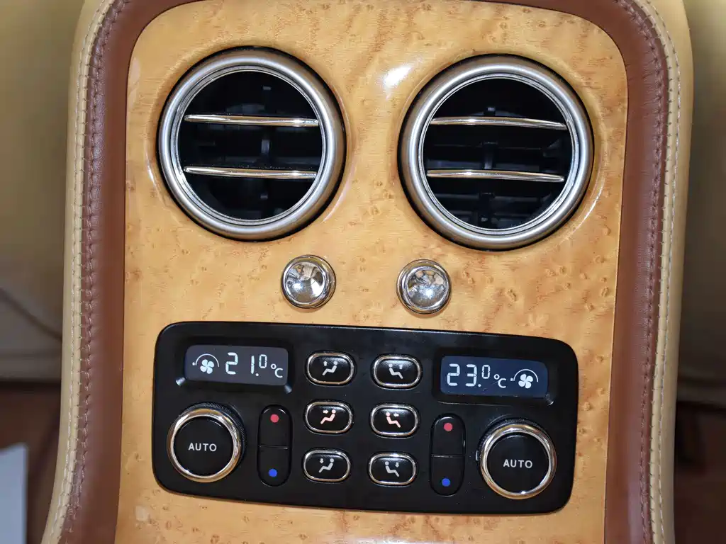 Bentley Flying Spur — миниатюра 14