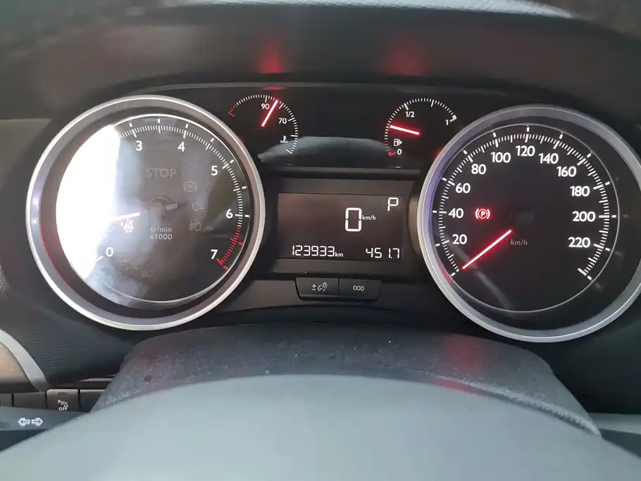 Peugeot 408 — миниатюра 14